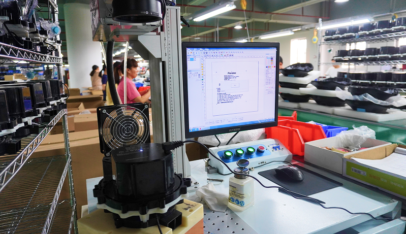 Producent robotów do czyszczenia basenów